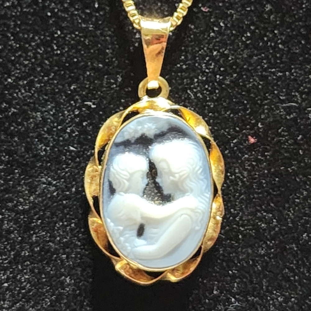 Vintage 18k Blue Agate Mother & Child Cameo Necklace - Picture 3 of 10
